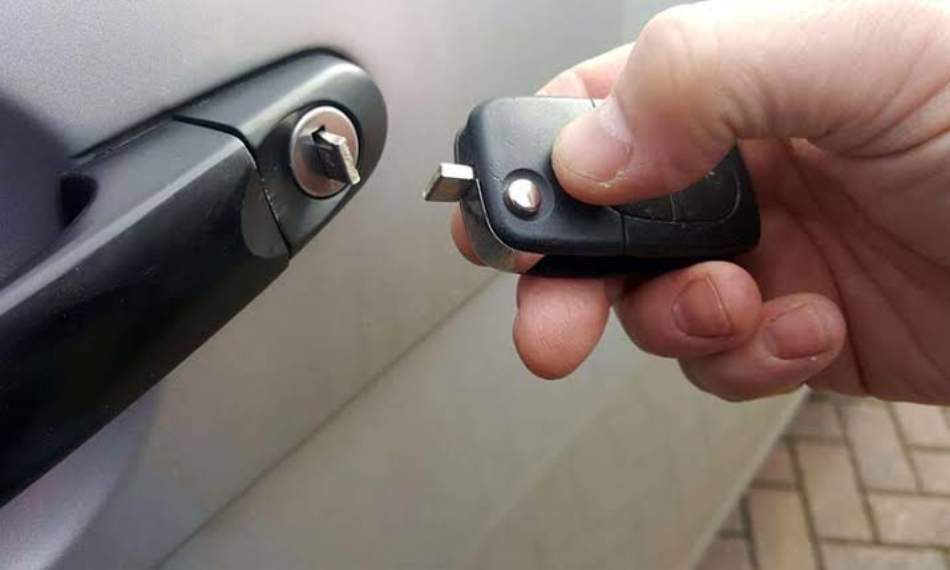Broken Key Extraction removed without damage